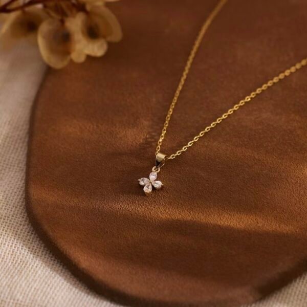 Floral Pendant Necklace..