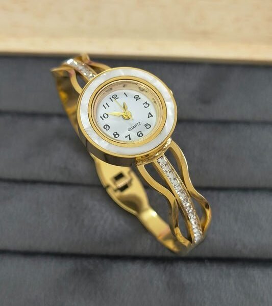 Anti tarnished leafy Design Bracelet watch